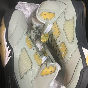 Brand new Jordan 5’s men’s size 11.5 never worn brand new 100% authentic.